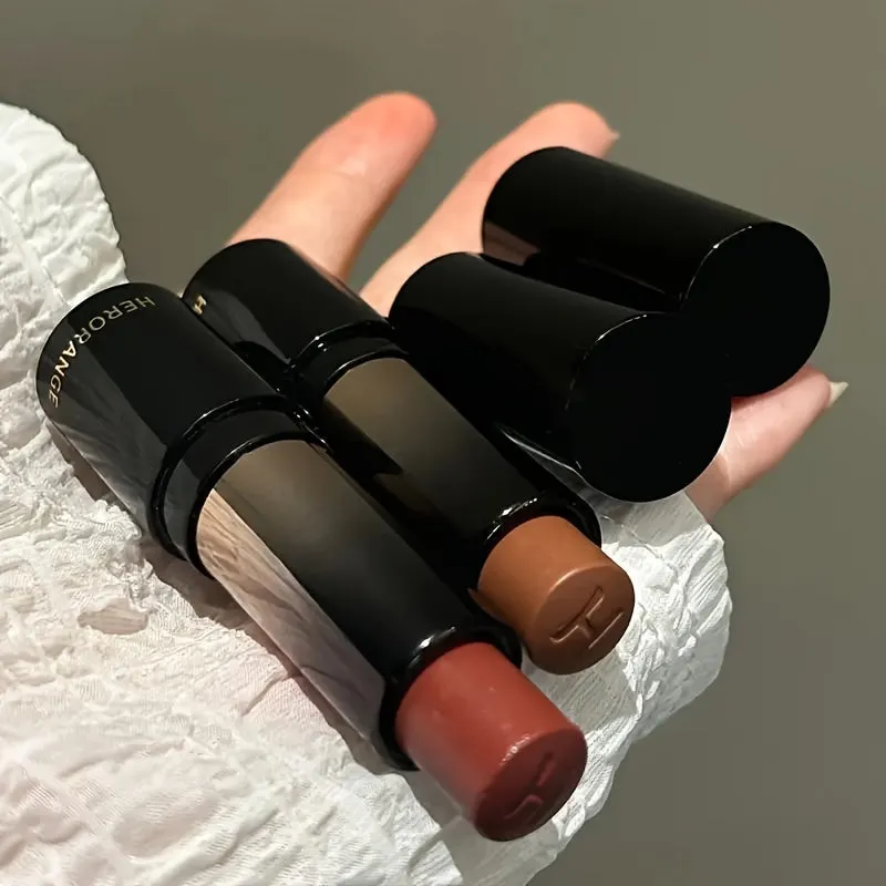 Kissable Luxe: Long-lasting Brown Lipstick